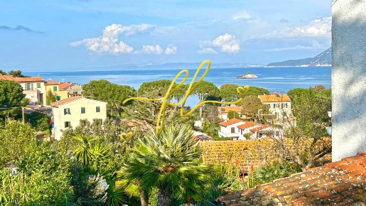 Foto Villa unifamiliare a Portoferraio Centro di 160 m² con 7 locali