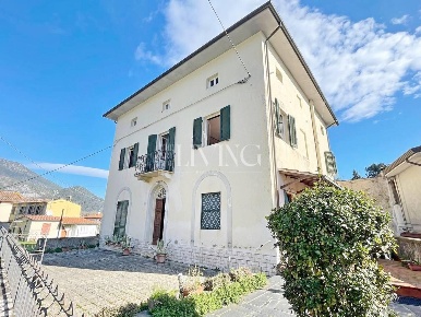Foto Villa unifamiliare a Lucca Santa Maria del Giudice di 409 m²