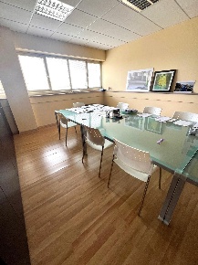 Foto Ufficio a Montelupo Fiorentino Centro di 170 m² con 5 locali