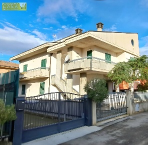 Foto Appartamento in Via Piane, Montorio al Vomano Centro di 209 m²