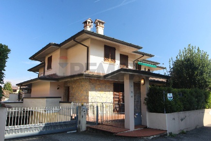 Foto Case semi ndipendenti in Via Della Musia 25, Brescia di 300 m²