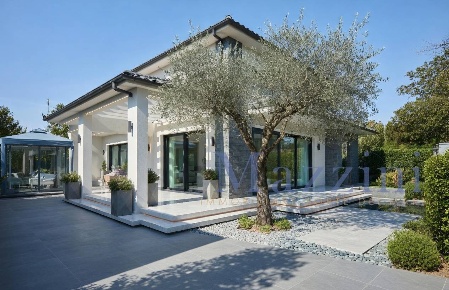 Foto Villa unifamiliare in via Mascagni, Forte dei Marmi Centro di 240 m²