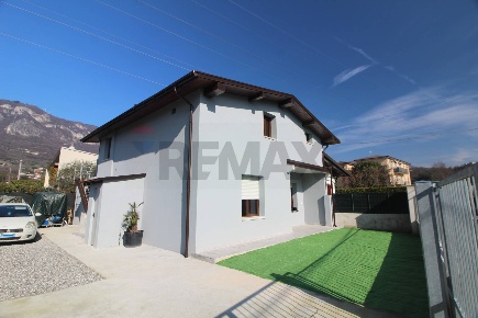 Foto Casa indipendente in Via mazzini 15, Botticino Centro di 200 m²