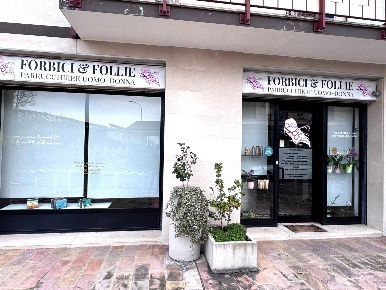 Foto Negozio in Via Roma 21, Lainate Centro di 75 m² con 2 locali