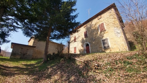 Foto Rustico in Via Mattioli 555, Zocca di 250 m² con 12 locali in vendita