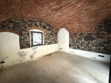 Foto Locale commerciale in Via Sobborgo Spina, Sarzana di 25 m² in vendita