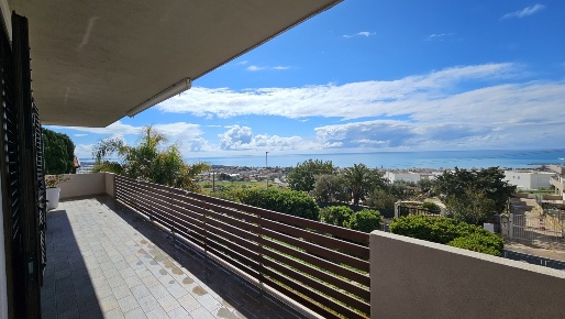 Foto Villa unifamiliare in Via Fratelli Carnemolla 24, Ragusa di 96 m²