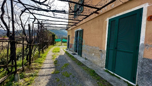 Foto Appartamento in Via Savona 6, Quiliano Centro di 94 m² con 5 locali