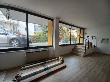 Foto Locale commerciale a Trento San Pio X di 170 m² con 4 locali