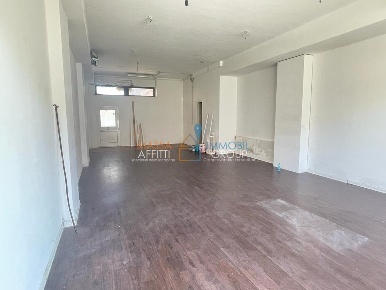 Foto Locale commerciale in Viale Roma 54, Massa Centro di 82 m² in affitto