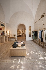 Foto Locale commerciale in Viale Otranto 48, Lecce Centro Storico di 72 m²