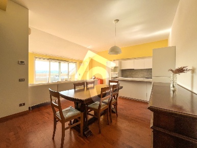 Foto Appartamento a Jesi Centro Storico di 90 m² con 3 locali in affitto