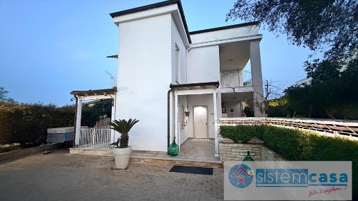 Foto Villa unifamiliare a Corato con 3 locali in vendita