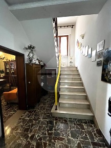 Foto Casa indipendente in Via campriana, Quarrata di 230 m² con 8 locali