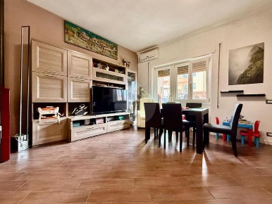 Foto Villa a schiera in Via Cristoforo Colombo, Ladispoli di 100 m²