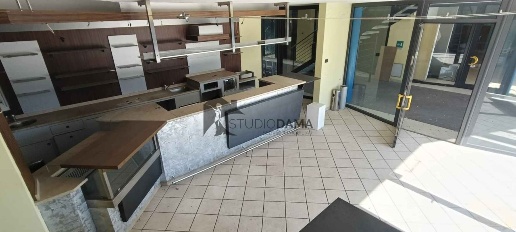 Foto Bar in Carlo Alberto 29, Moniga del Garda di 150 m² con 1 locali
