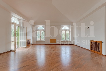 Foto Villa bifamiliare in Olgiata, Roma Olgiata di 425 m² con 8 locali