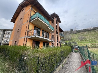 Foto Appartamento a Pontida Centro di 90 m² con 3 locali in vendita