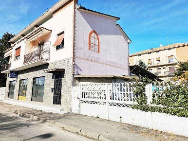 Foto Casa indipendente in via Manzoni, Cesano Maderno di 165 m² in vendita