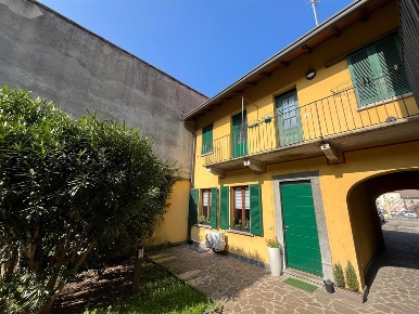 Foto Appartamento in Via Cardinal Borromeo, Seveso Centro di 90 m²