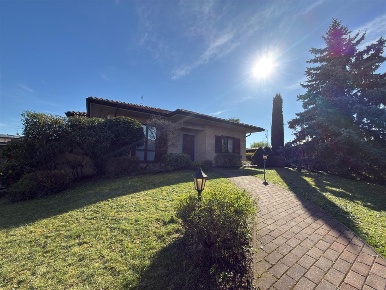 Foto Villa unifamiliare in vicinale dei regondi, Casorezzo di 245 m²