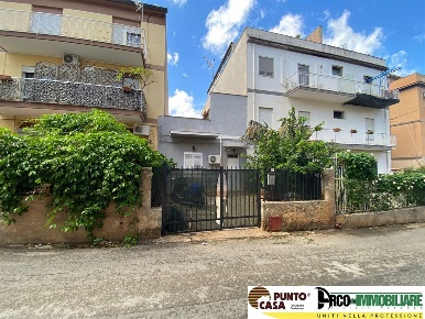 Foto Casa indipendente in Via Giuseppe Malvica, Palermo di 118 m²