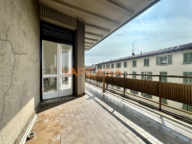 Foto Appartamento in VIA DANTE ALIGHIERI, Seriate di 90 m² con 3 locali