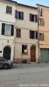 Foto Casa indipendente in VIA BONDIOLO, Faenza di 6 m² con 6 locali