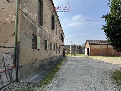 Foto Casa indipendente a Cotignola di 370 m² con 8 locali in vendita