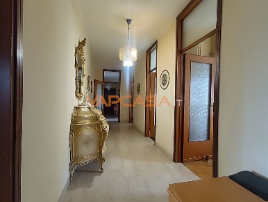 Foto Appartamento in VIA BETULLE, Calcinate di 192 m² con 7 locali