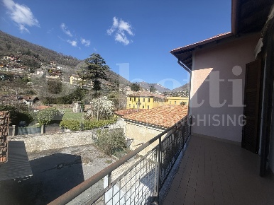 Foto Appartamento in Via gramsci snc, Canzo di 120 m² con 4 locali