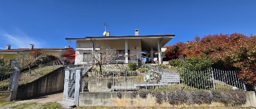 Foto Villa unifamiliare in Via roma 54, Cantalupa di 250 m² con 7 locali