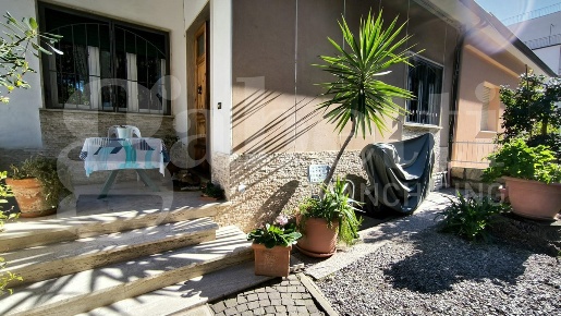 Foto Villa unifamiliare in delle Colacchie, Follonica di 178 m² in vendita