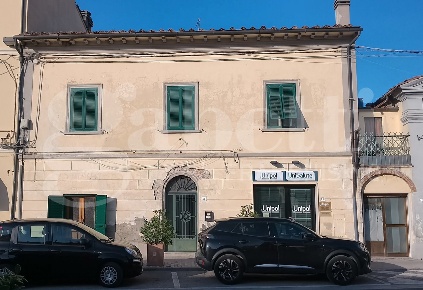 Foto Appartamento a Calcinaia Centro di 100 m² con 6 locali in vendita