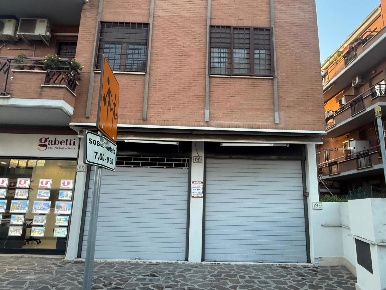 Foto Negozio in Gasperina, Roma Anagnina di 60 m² con 1 locali in affitto