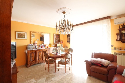 Foto Appartamento in Fermi, Genova Rivarolo di 102 m² con 6 locali