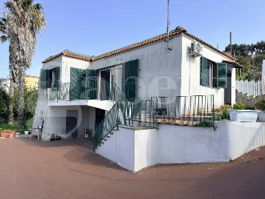 Foto Villa unifamiliare in Via Marco Aurelio 00, Bacoli di 110 m²