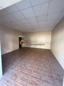 Foto Locale commerciale a Afragola di 120 m² con 2 locali in affitto
