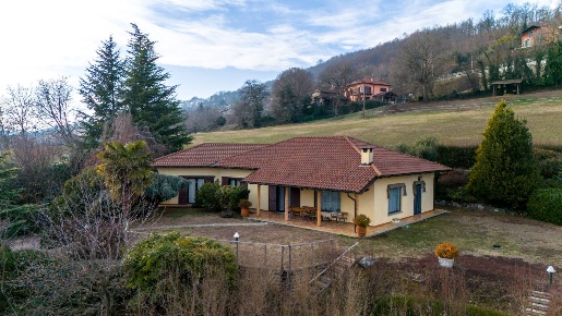 Foto Villa unifamiliare in Strada Rosero, Pecetto Torinese di 361 m²