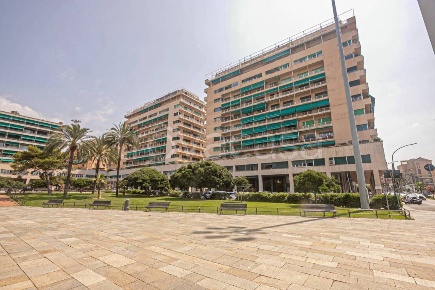 Foto Locale commerciale in Piazza Rossetti, Genova Foce di 100 m²