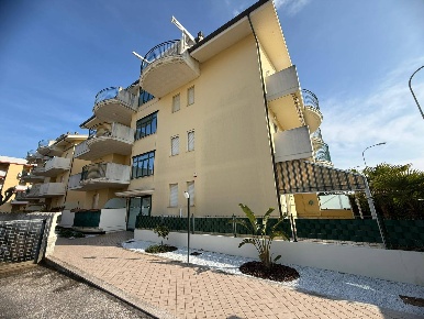 Foto Appartamento in VIA DELFICO, Martinsicuro di 50 m² con 2 locali