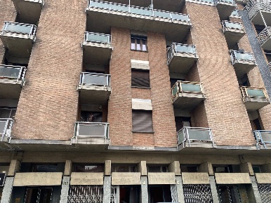Foto Negozio in VIA VEROLENGO 159, Torino Lucento di 42 m² con 2 locali