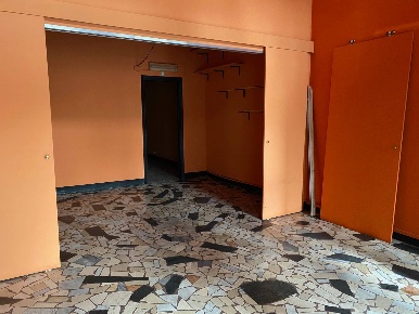 Foto Negozio in VIA VEROLENGO 159, Torino Lucento di 42 m² con 2 locali