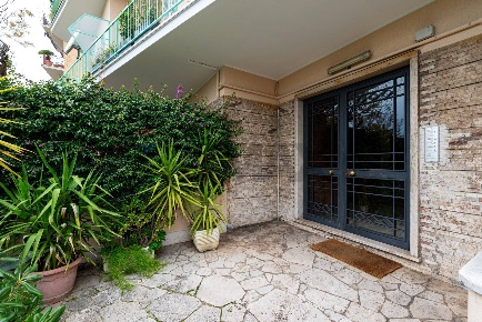 Foto Appartamento in Via Carlo De Bildt 11, Roma Appio Latino di 93 m²