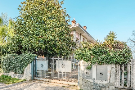 Foto Case semi ndipendenti in VIA GIOTTO 13, Gorla Minore di 155 m²