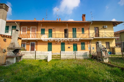 Foto Appartamento in Via Roma 19, Bernate Ticino Centro di 100 m²