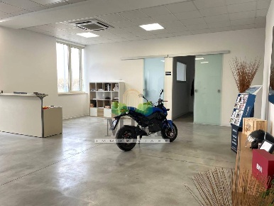 Foto Capannone industriale in Via Vibrata, Alba Adriatica di 1400 m²