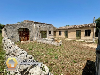 Foto Rustico in Contrada Cava Secca sn, Noto di 200 m² con 4 locali