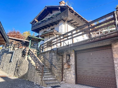 Foto Casa indipendente a Brentonico di 182 m² con 6 locali in vendita