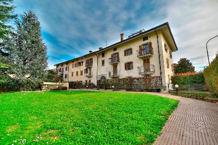 Foto Appartamento in via Mazzini 31, Lesmo di 118 m² con 3 locali